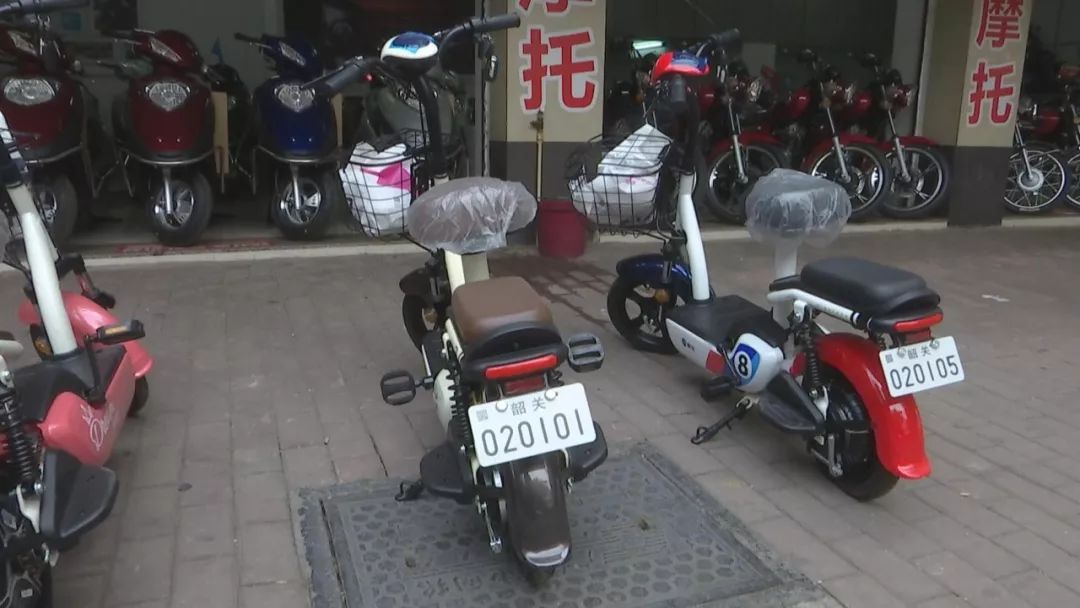 电动车“带牌销售”来了！买车上牌一步到位，费用是……
